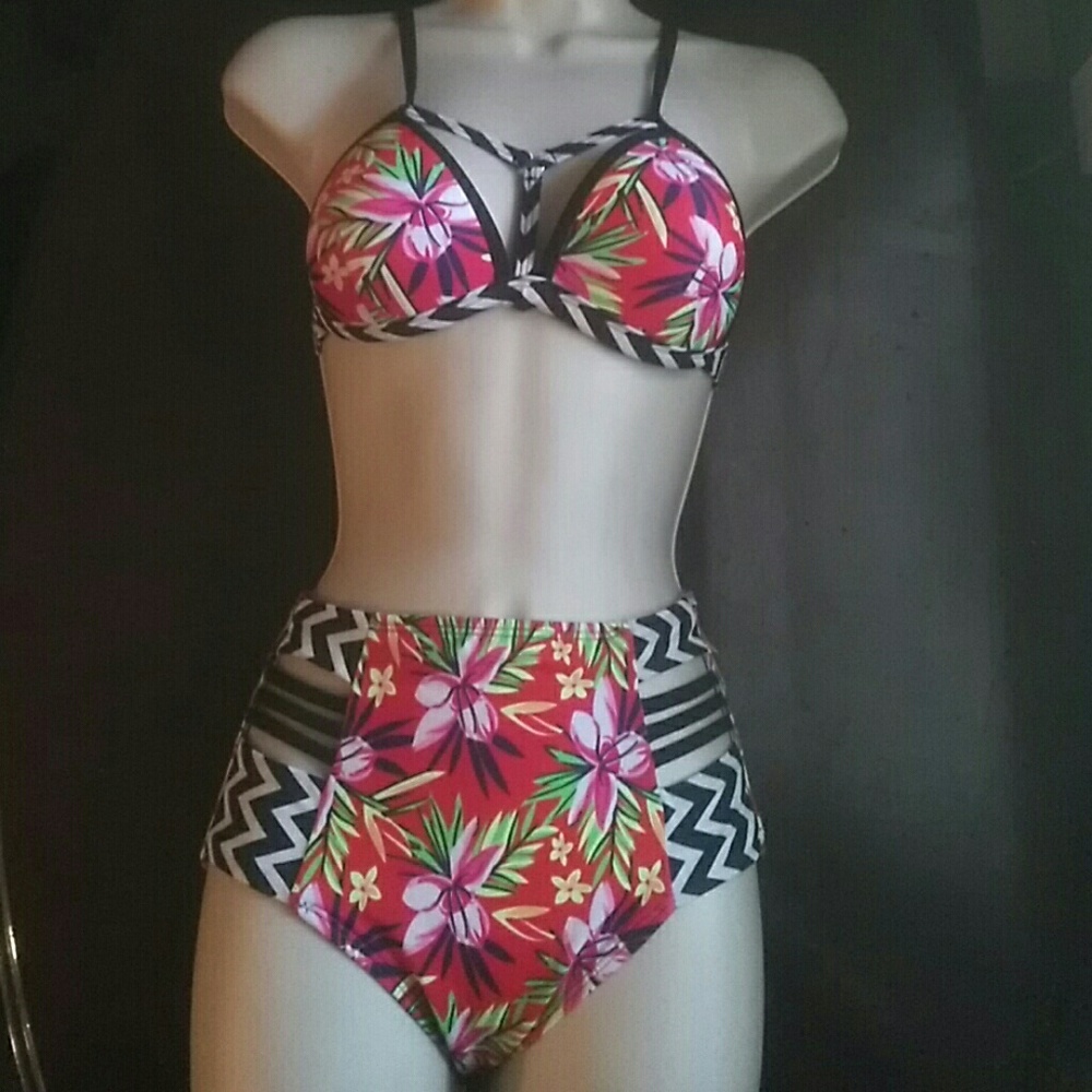🌻 *NEW*IN STOCK* Red Flower 2pc Swimsuit